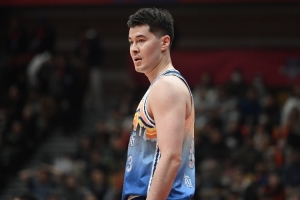 开云体育下载-阿不都沙拉木：我&amp;齐麟&amp;爱德华兹加起来有15次失误 这非常不应该