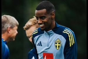 开云官网-瑞典足协更新社媒，晒伊萨克国家队训练照